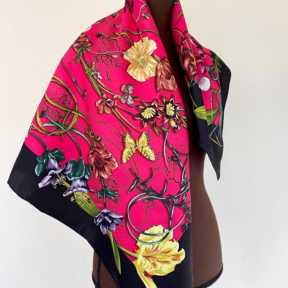 New Gucci Scarf Flora Infinity Print Silk Scarf Wrap with Gucci Gift Box - Picture 4 of 13